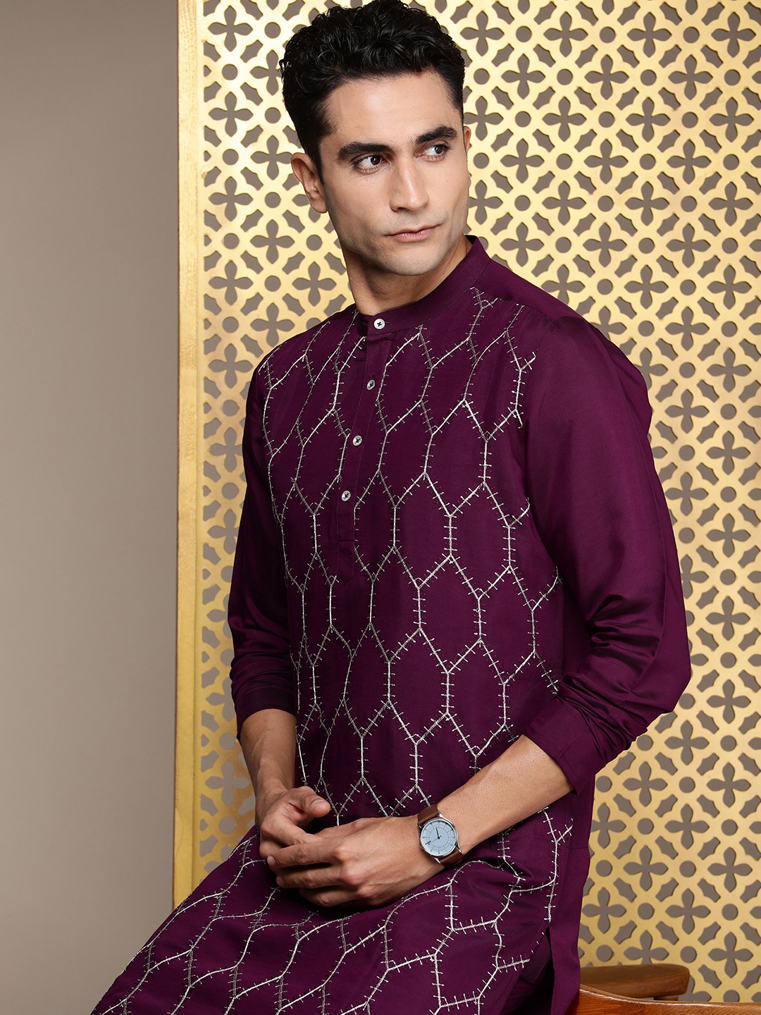 

House of Pataudi Jashn Ethnic Motifs Embroidered Regular Kurta with Pyjamas, Burgundy