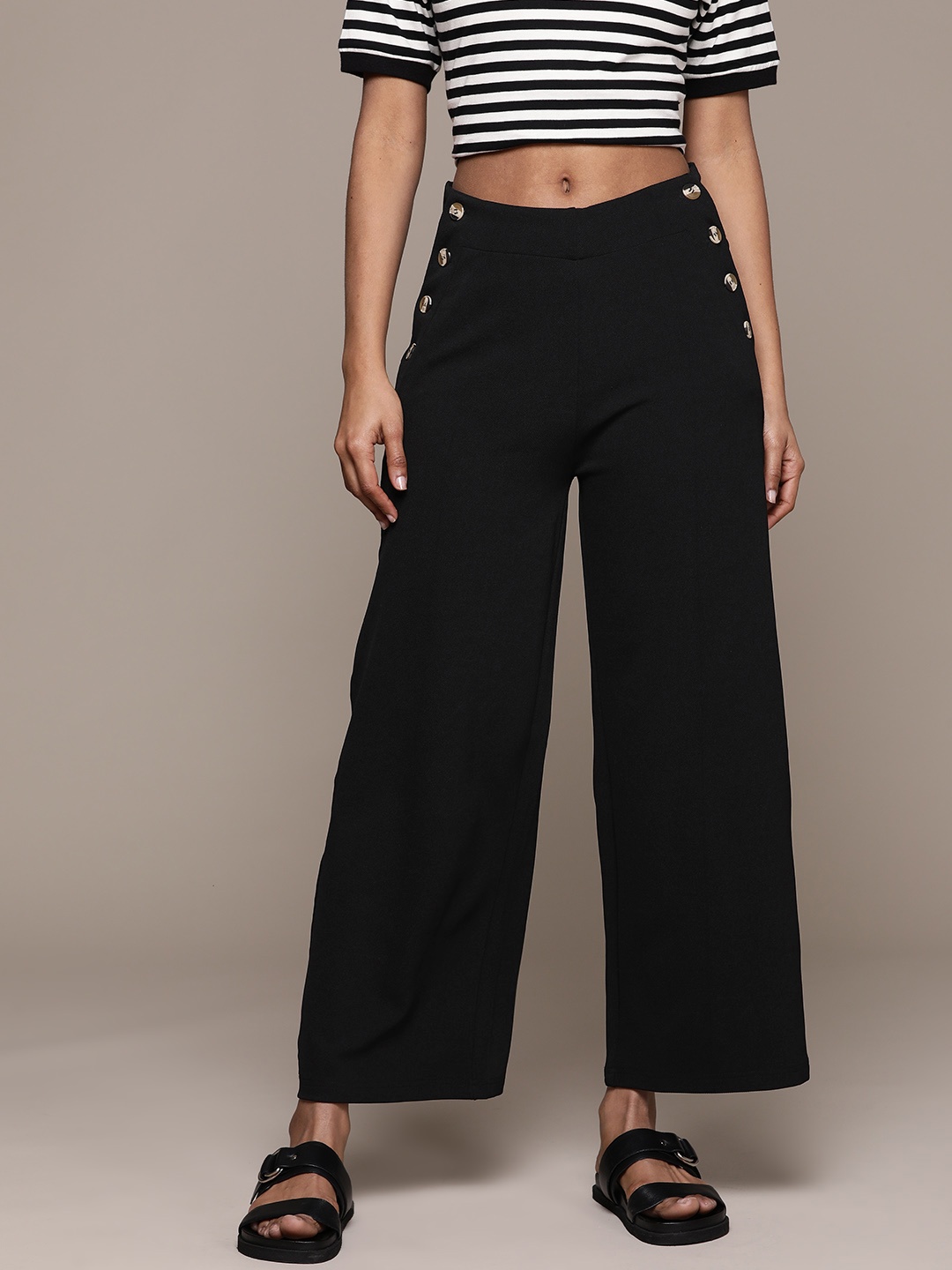 

The Roadster Lifestyle Co. Women Straight Fit Cropped Trousers, Black