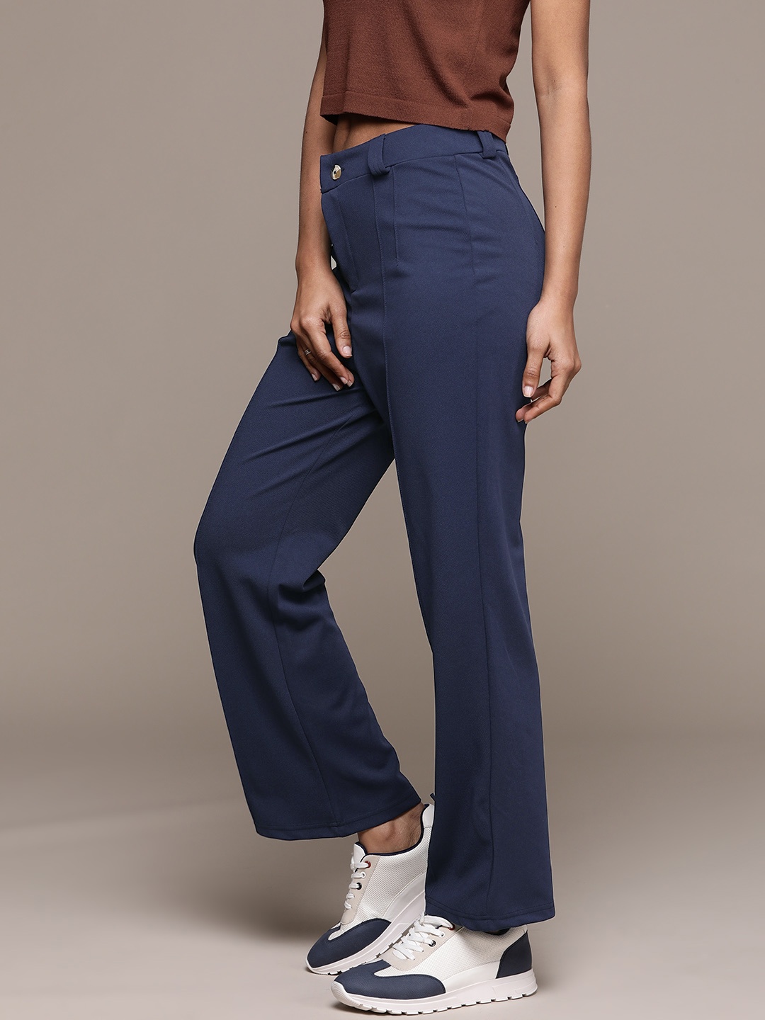 

The Roadster Lifestyle Co. Women Straight Fit Cropped Trousers, Navy blue