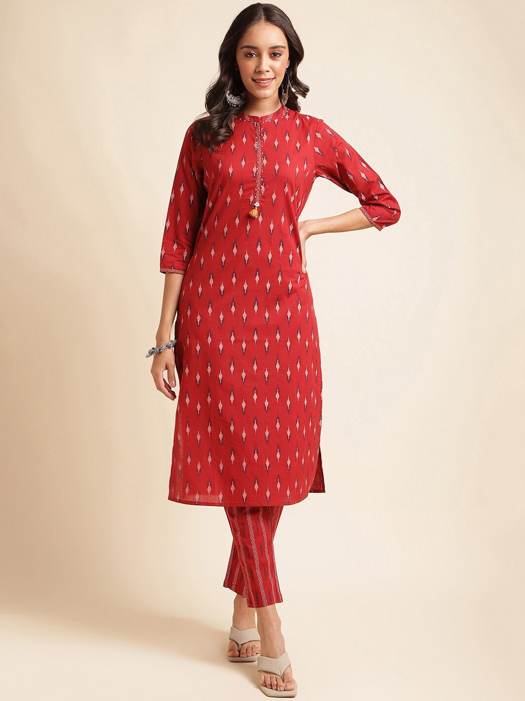 

MESMORA FASHION Geometric Printed Regular Pure Cotton Kurta with Trousers, Maroon