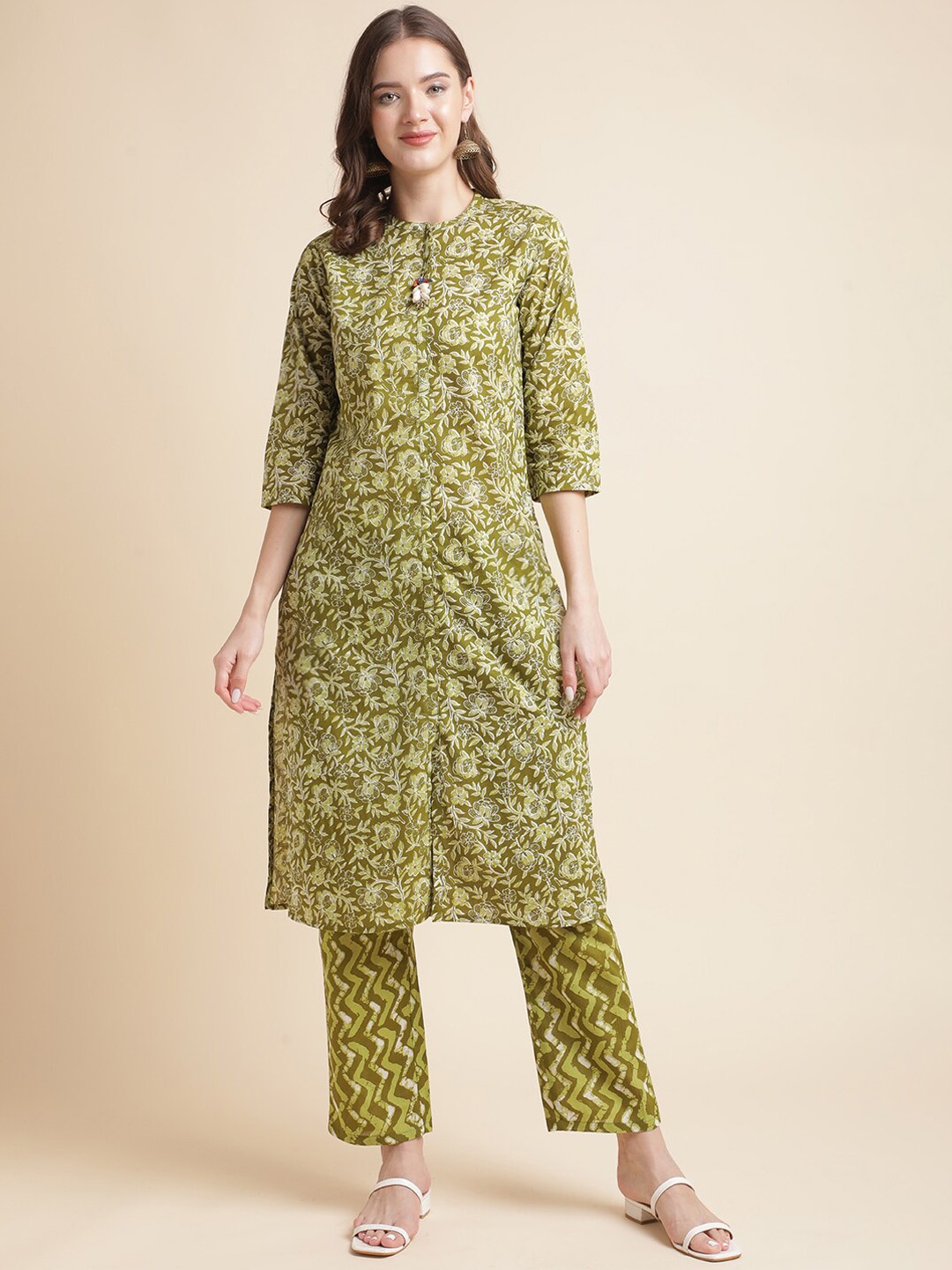 

MESMORA FASHION Floral Printed Band Collar Pure Cotton Straight Kurta with Trousers, Green