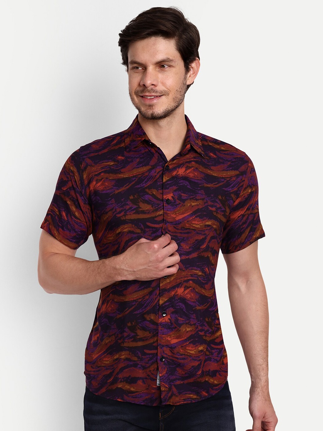

Vida Loca Abstract Printed Standard Casual Shirt, Maroon