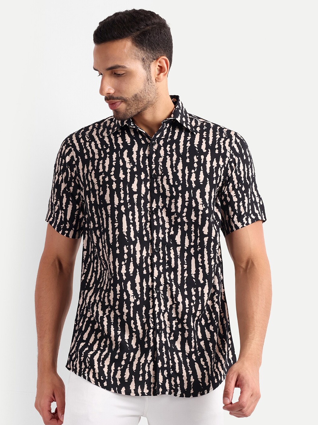 

Vida Loca Standard Abstract Printed Casual Shirt, Black