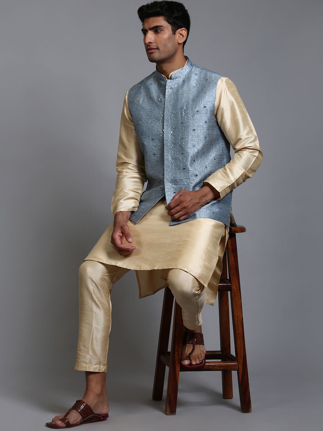

VASTRAMAY Regular Kurta with Trousers With Nehru Jacket, Gold