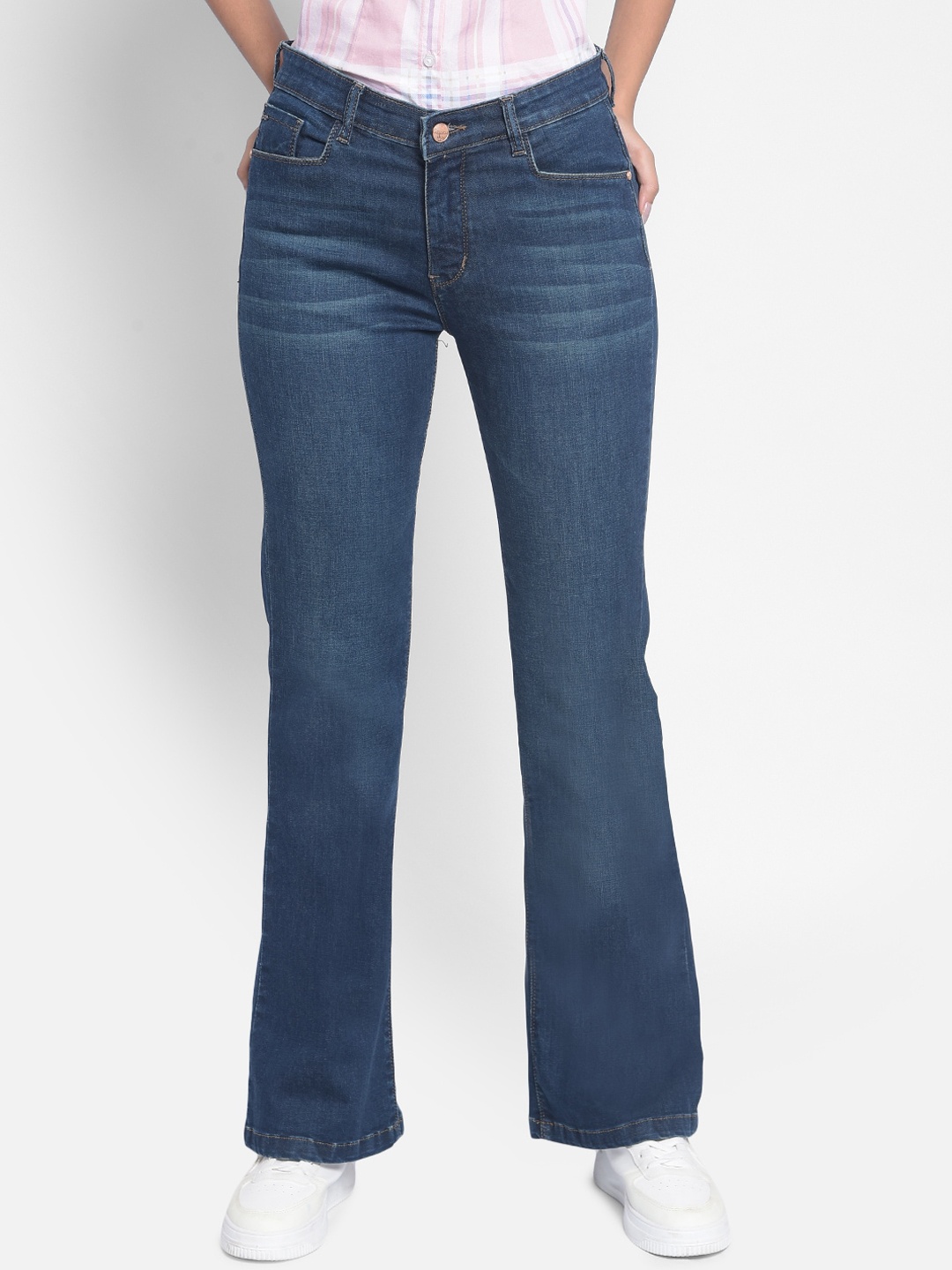 

Crimsoune Club Women Light Fade Clean Look Stretchable Bootcut Jeans, Blue
