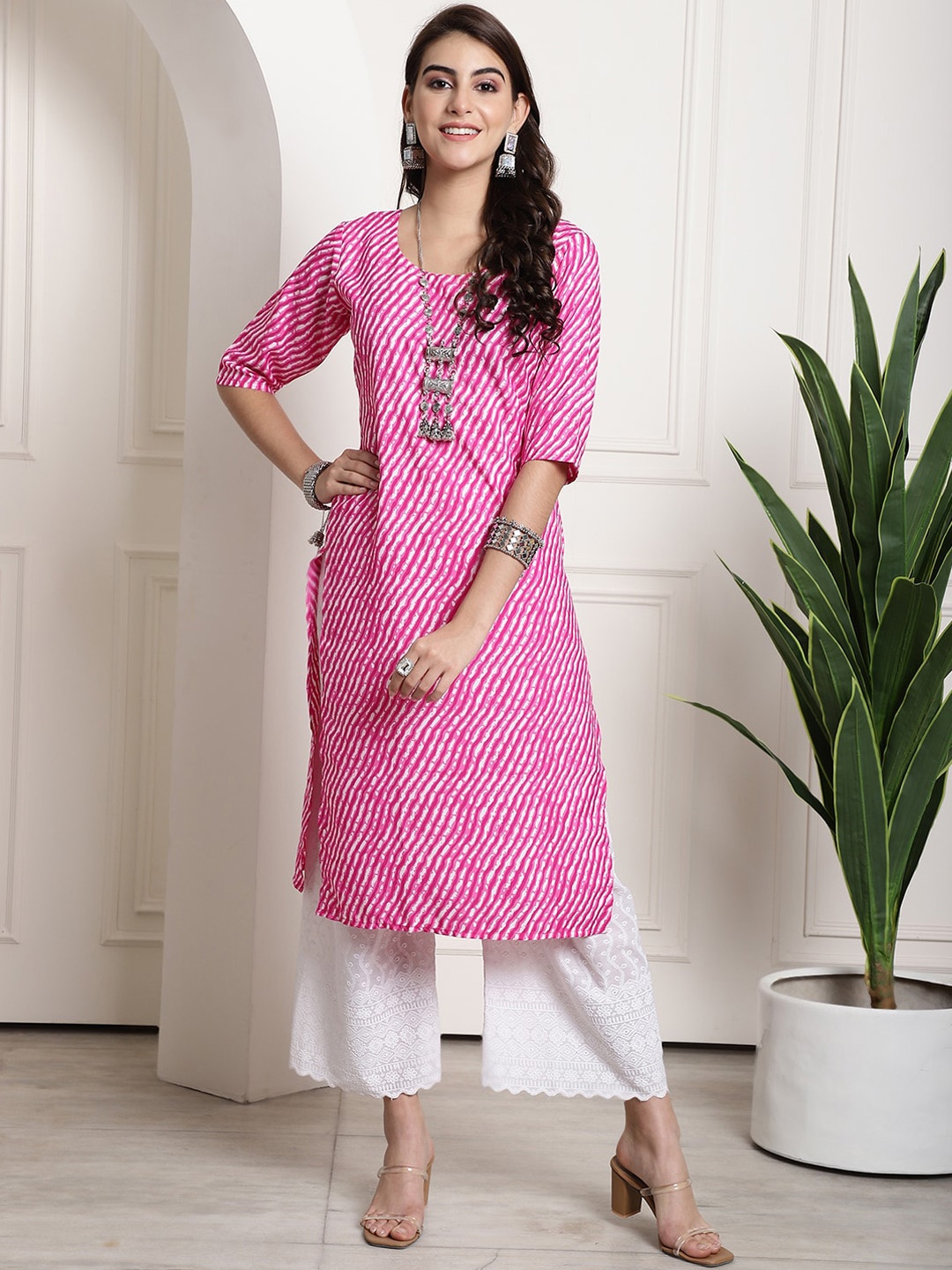 

7Threads Leheriya Printed Round Neck Straight Kurta, Pink