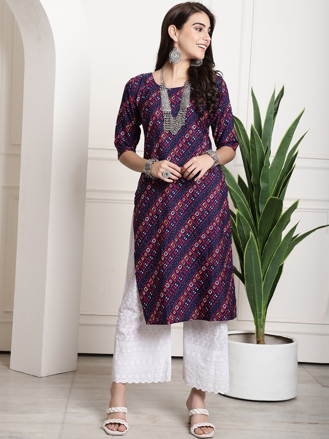 

7Threads Abstract Printed Crepe Straight Kurta, Blue