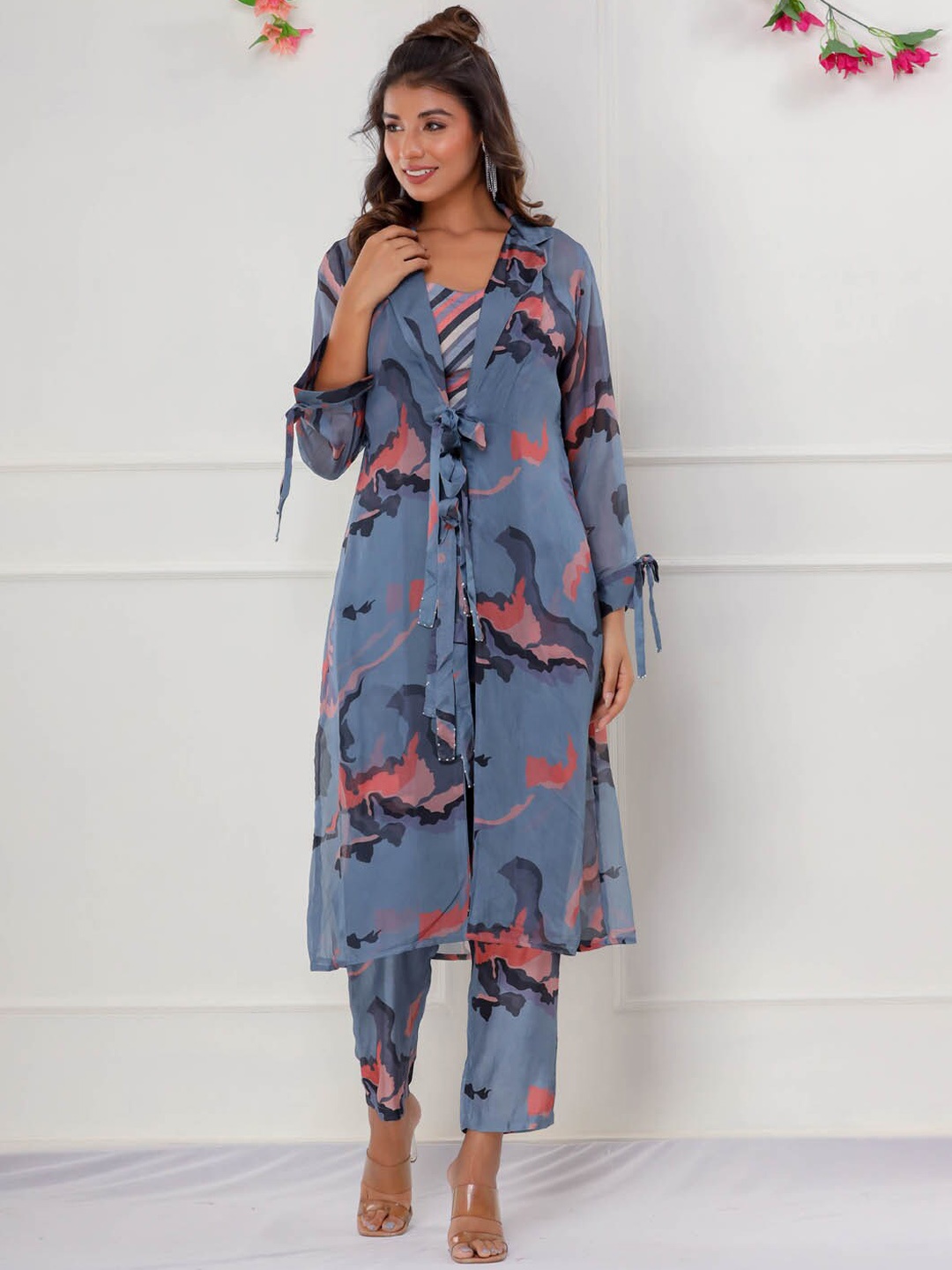 

Meena Bazaar Abstract Printed Kurta with Trousers, Blue