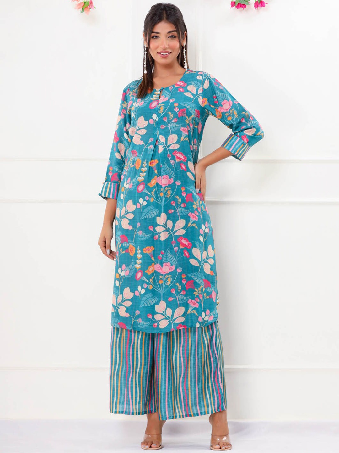 

Meena Bazaar Floral Printed Regular Straight Kurta With Trousers, Blue