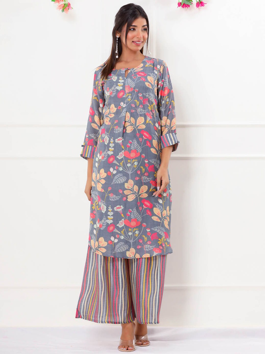 

Meena Bazaar Floral Printed Keyhole Neck Regular Kurta with Palazzos, Grey