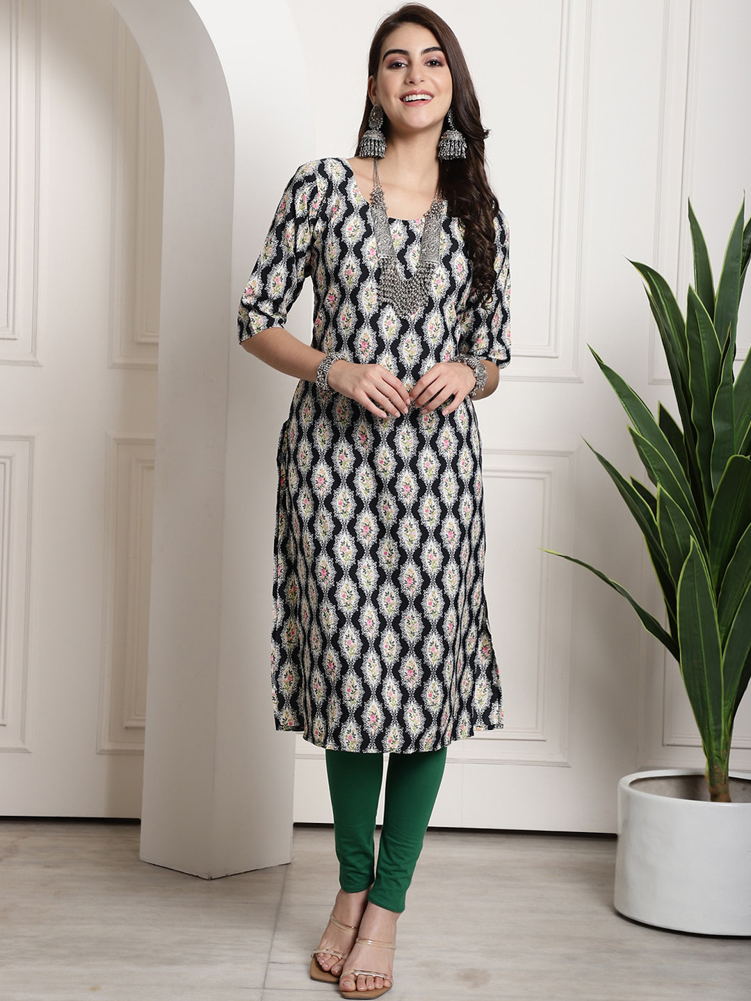 

Ethnic basket Ethnic Motifs Printed Straight Kurta, Black