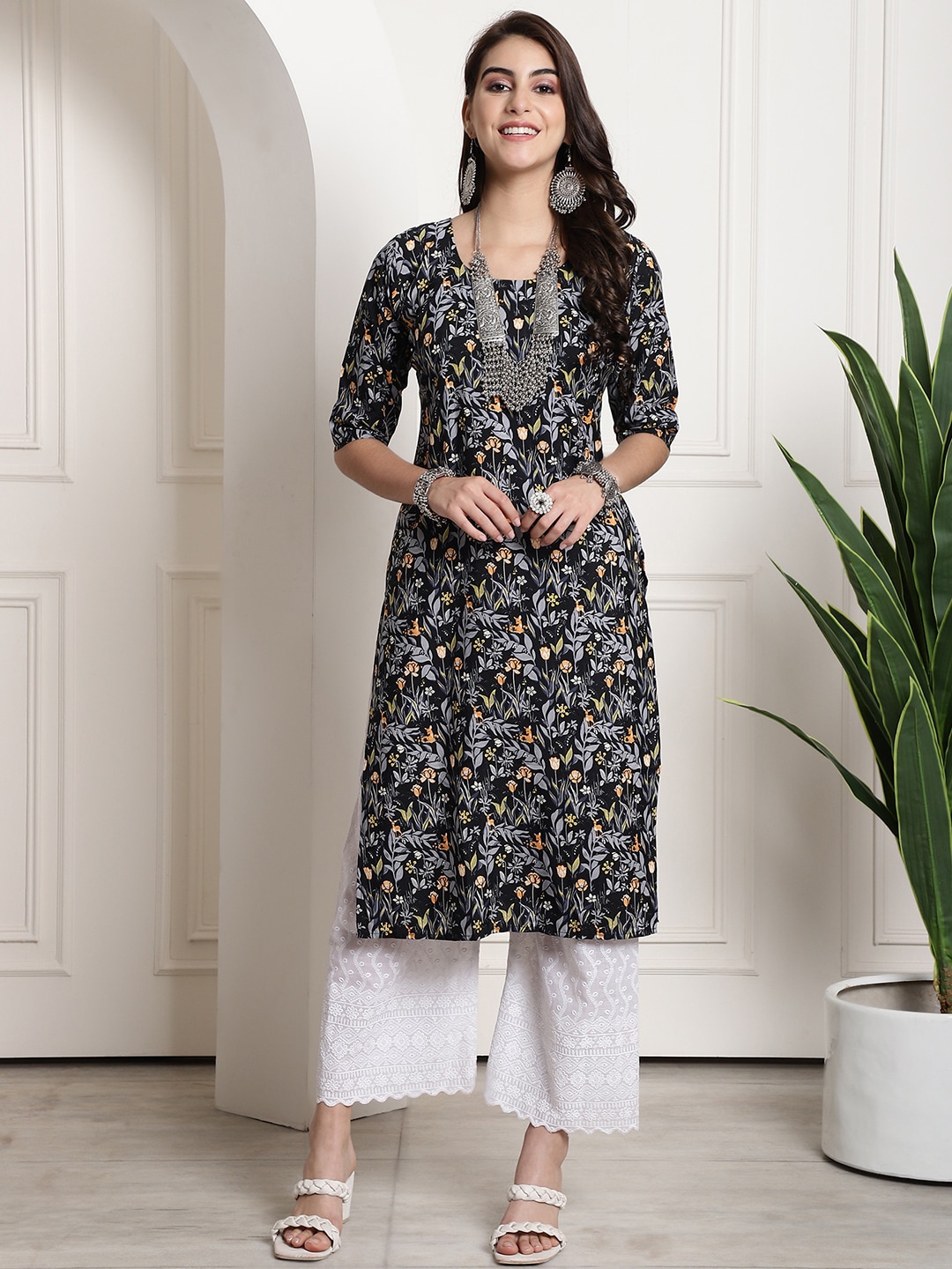 

Ethnic basket Floral Printed Straight Kurta, Black