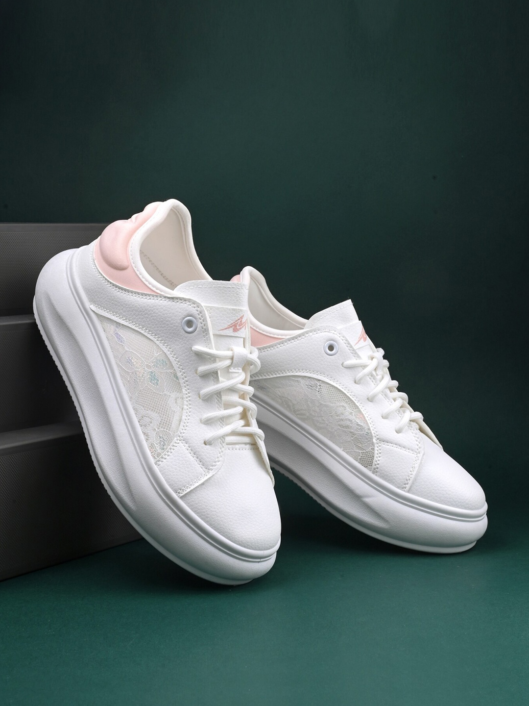 

The Roadster Lifestyle Co. Women White & Pink Mesh Walking Shoes