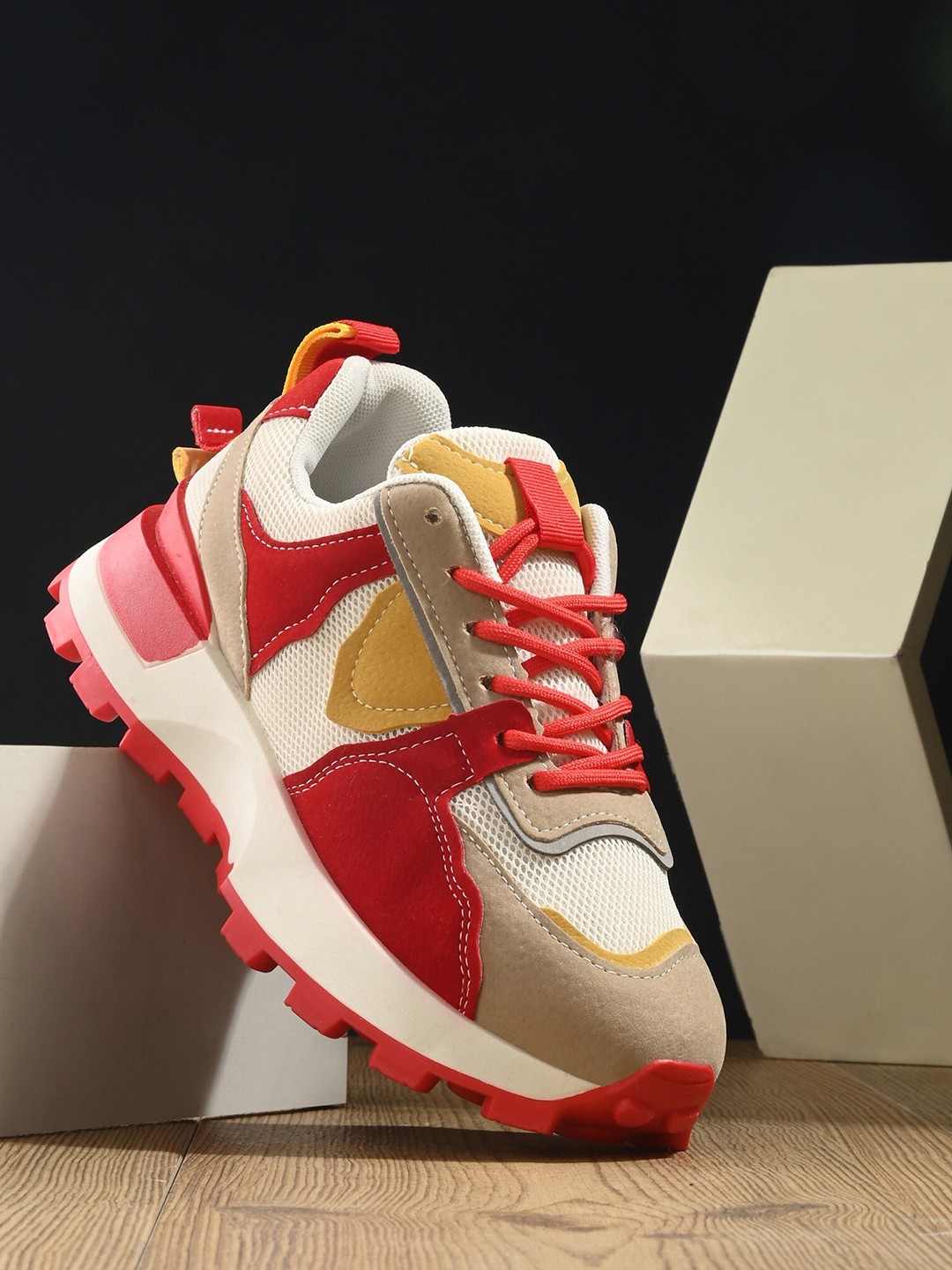 

The Roadster Lifestyle Co. Women Beige & Red Mesh Walking Shoes