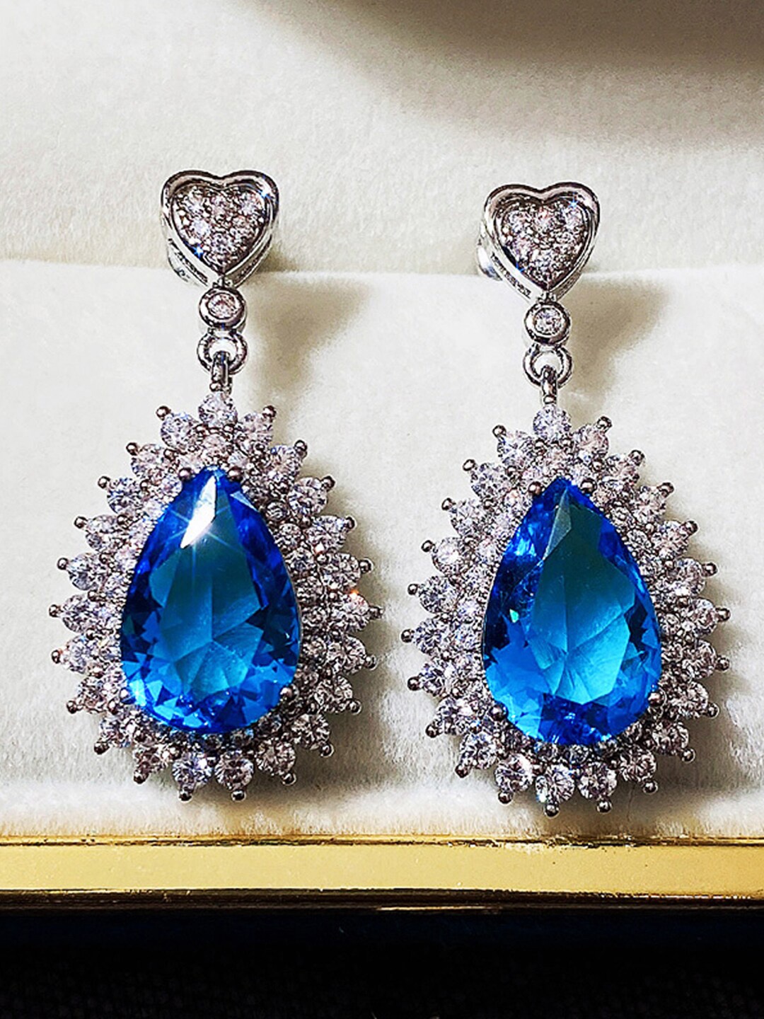

Designs & You Silver-Plated Teardrop Shaped Drop Earrings