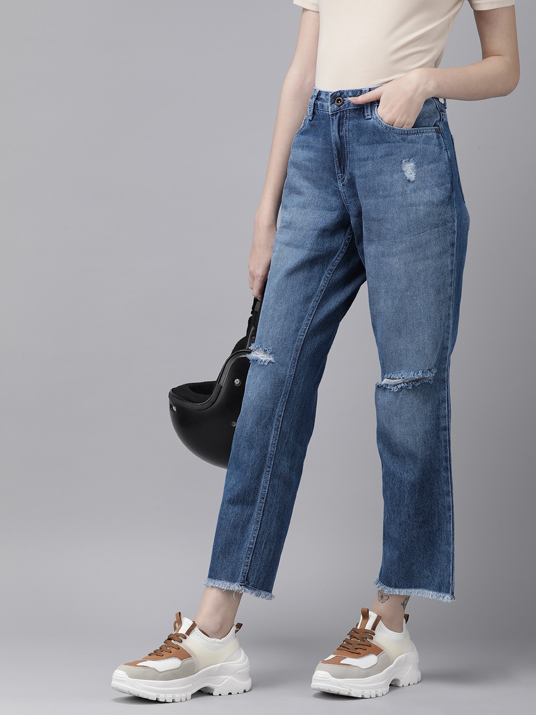

Roadster Women Straight Fit Mildly Distressed Light Fade Jeans, Blue