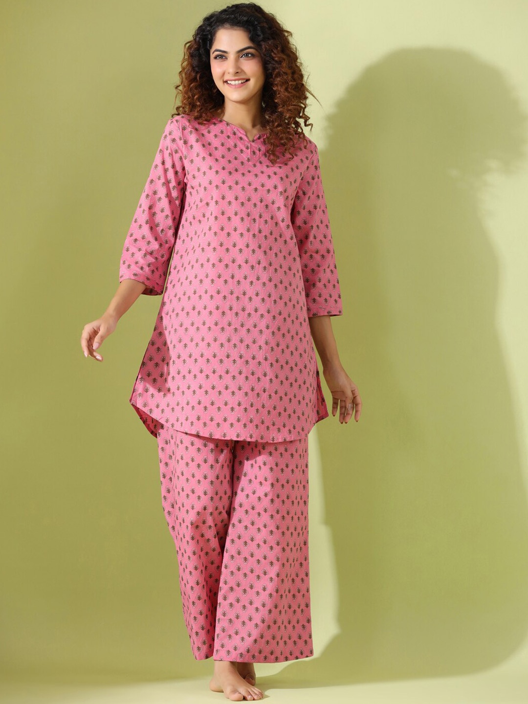 

SANSKRUTIHOMES Ethnic Motifs Printed Pure Cotton Night suit, Pink