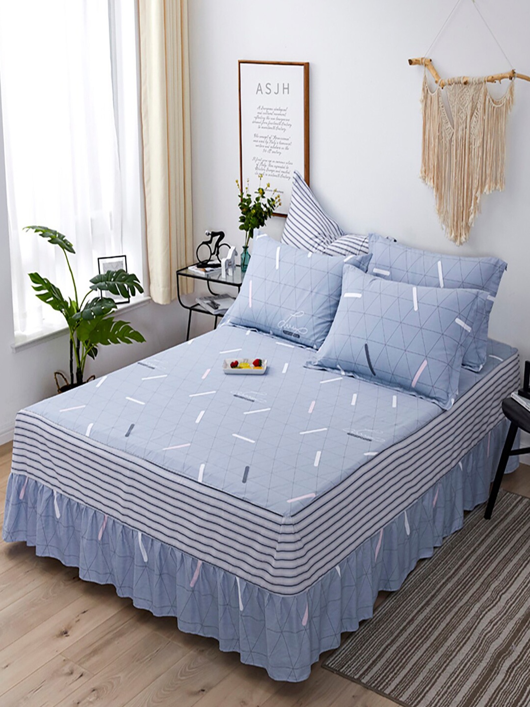 

JC Collection Blue & White Printed Cotton 250 TC King Bedsheet with 2 Pillow Covers