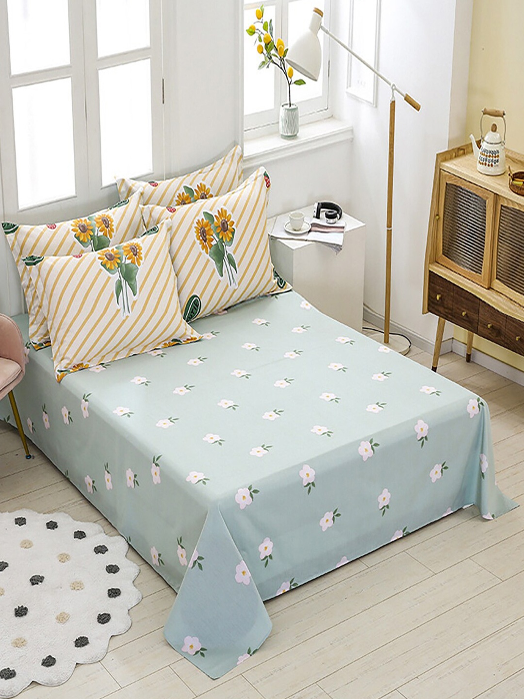 

JC HOME Green White Printed Cotton 220 TC King Bedsheet with 2 Pillow Covers