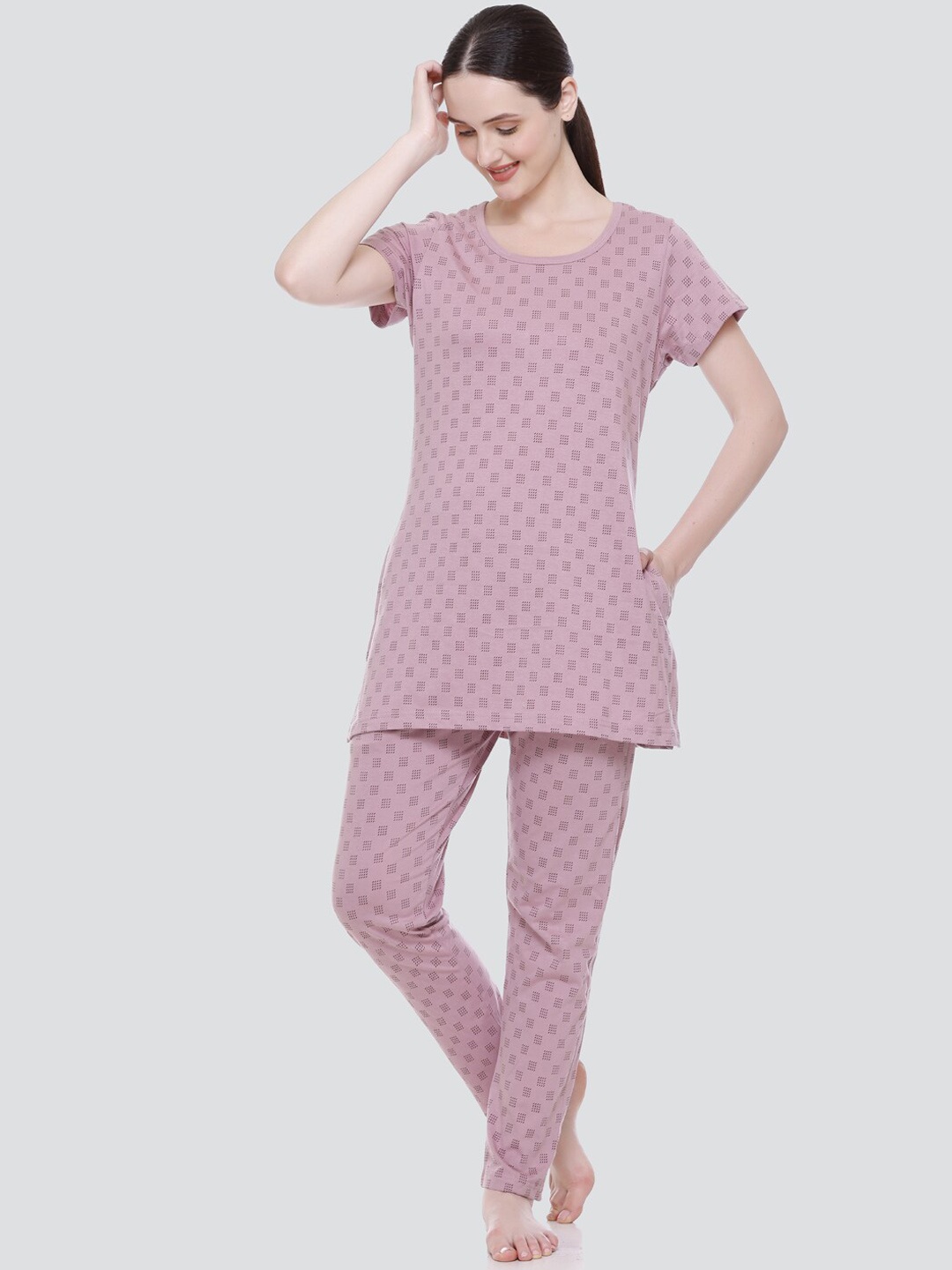 

ELPIDA Geometric Printed Round Neck Pure Cotton Night suit, Pink