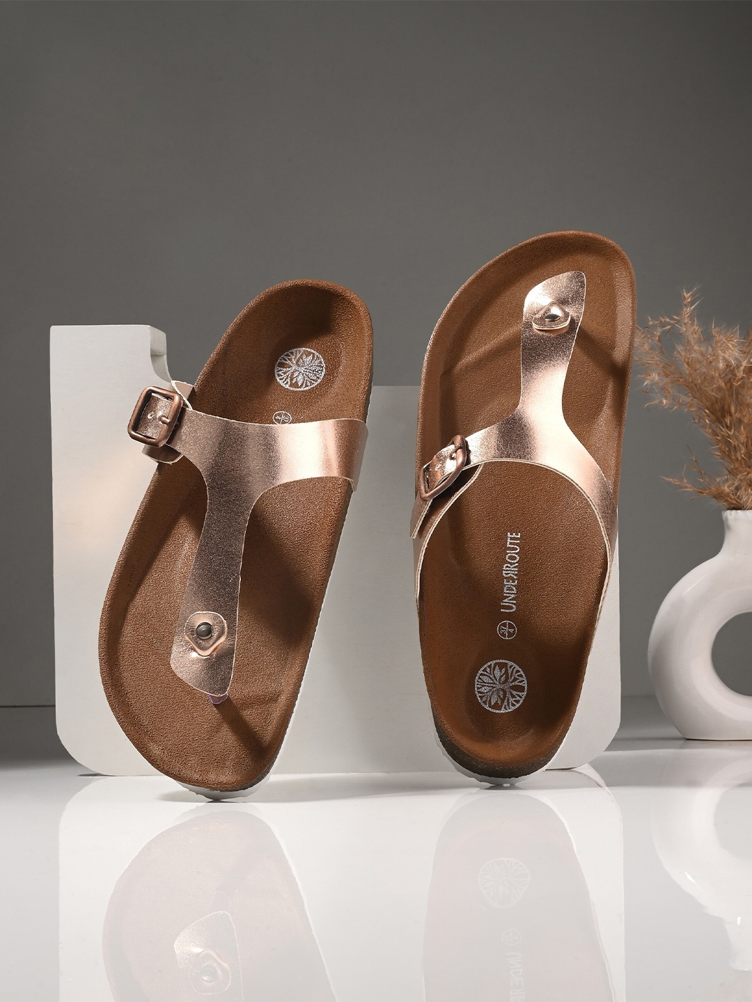 

UNDERROUTE Buckle Detail Open Toe Flats, Rose gold
