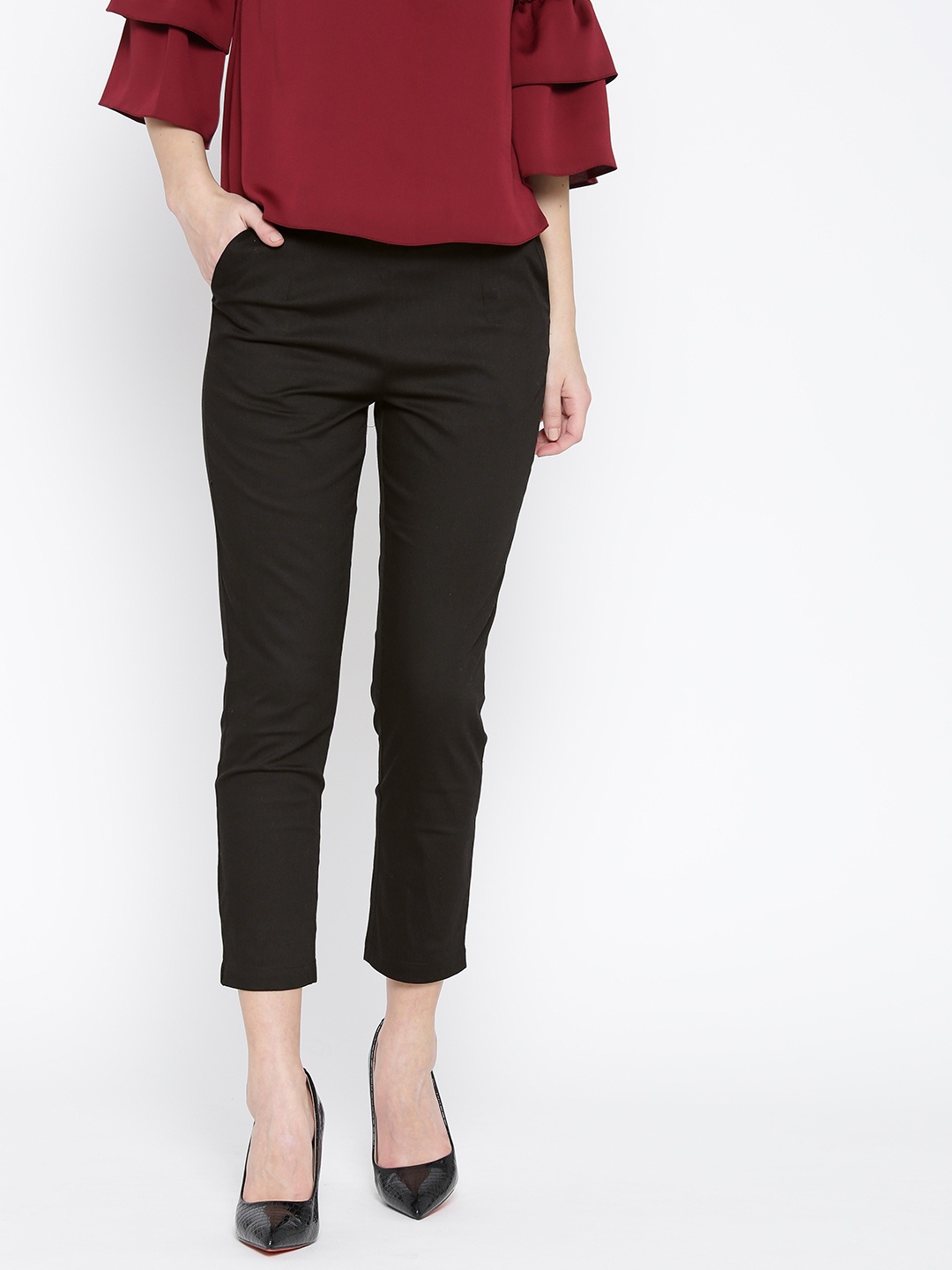 

Rangriti Women Black Solid Cropped Trousers