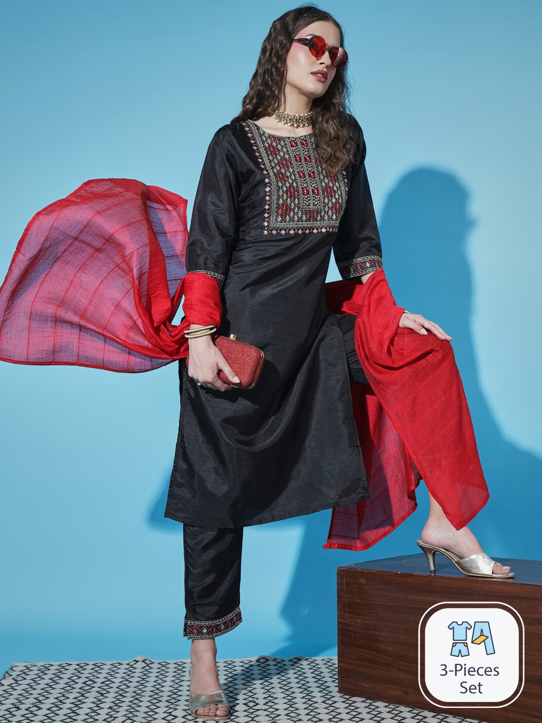 

PPTOSS Floral Yoke Design Thread Work Regular Kurta with Trousers & Dupatta, Black