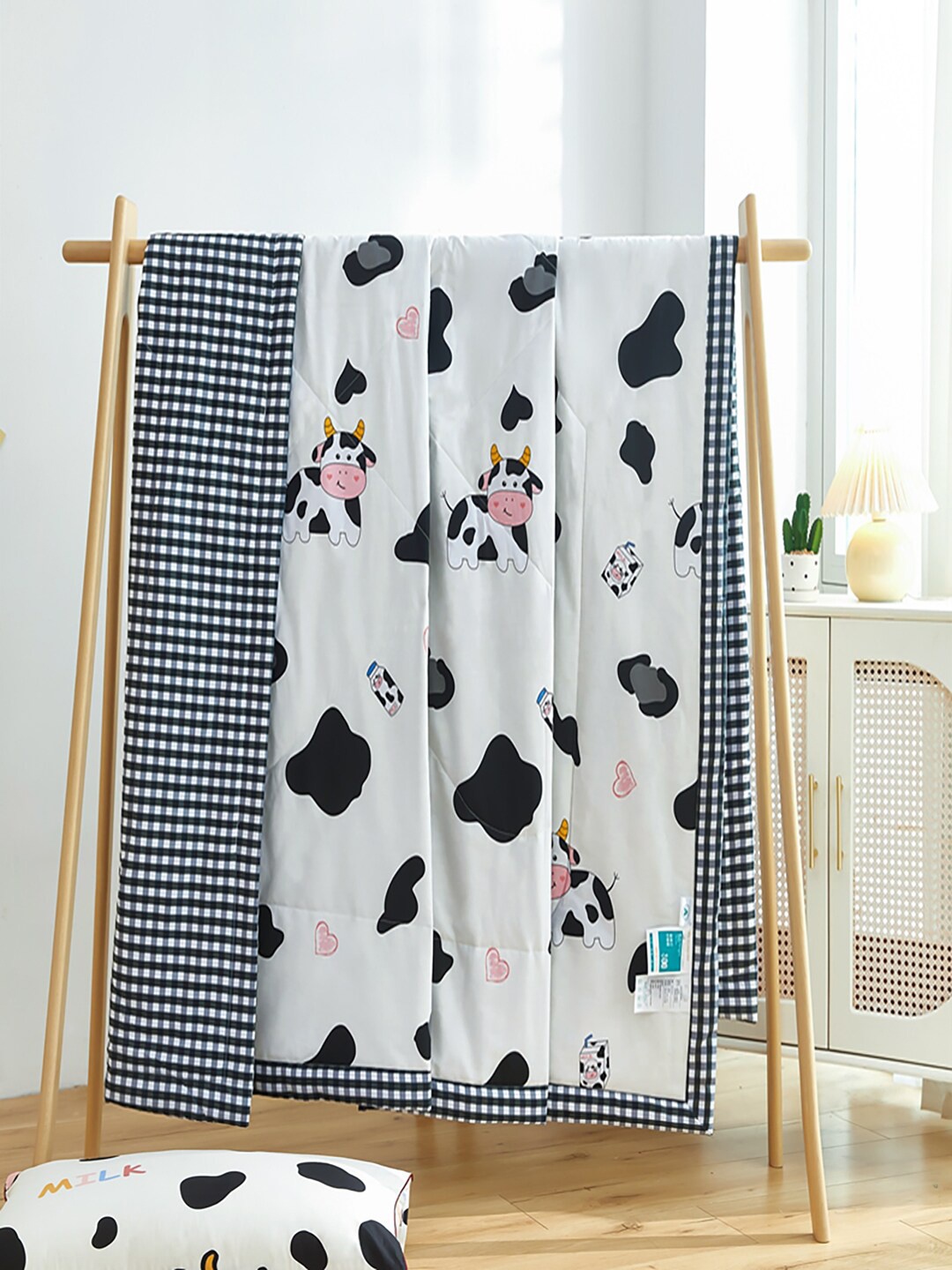 

JC HOME Black White Cartoon Characters AC Room 350 GSM Cotton Double Bed Quilt