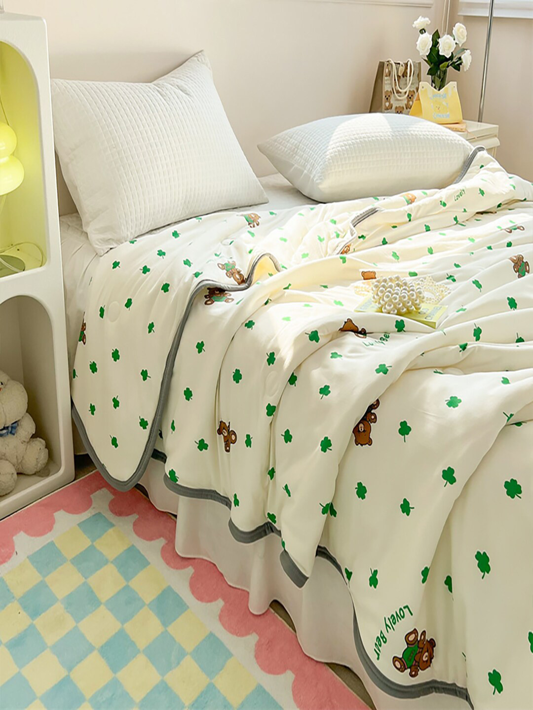 

JC HOME White & Green Cartoon Characters AC Room 400 GSM Double Bed Quilt