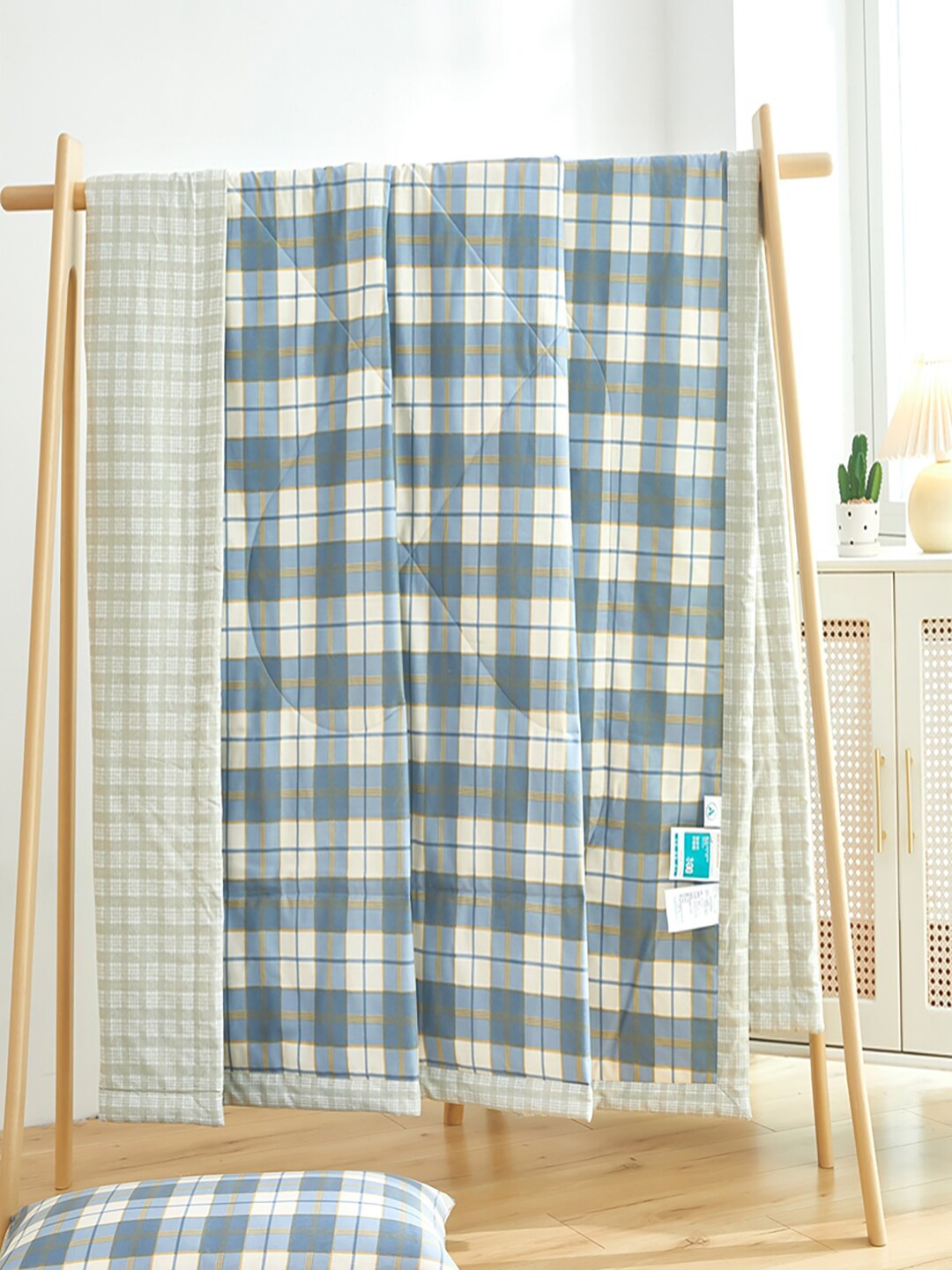 

JC HOME Blue White Checked Pure Cotton AC Room 350 GSM Double Bed Quilt
