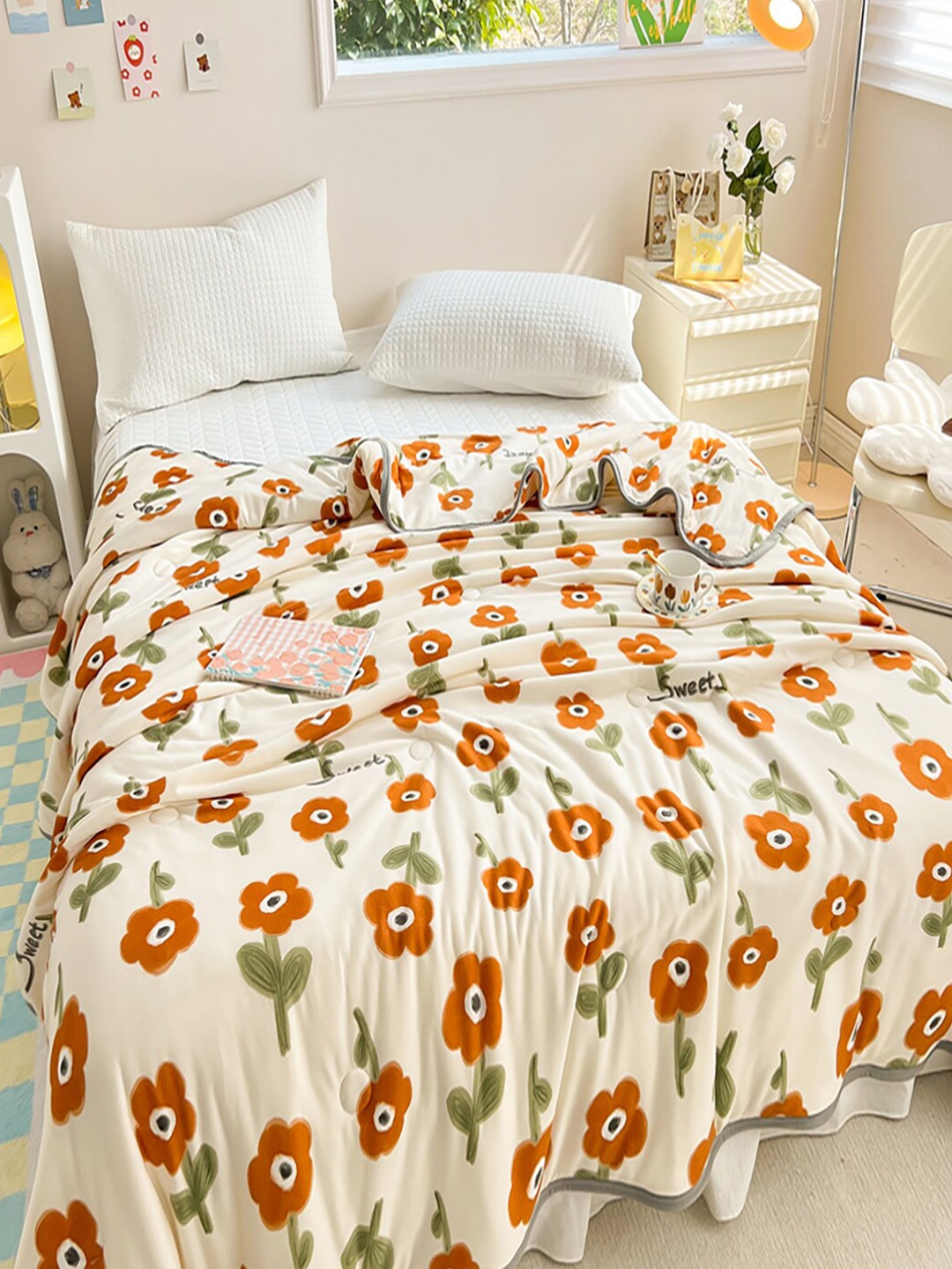 

JC HOME Cream-Coloured Red Floral AC Room 400 GSM Double Bed Quilt