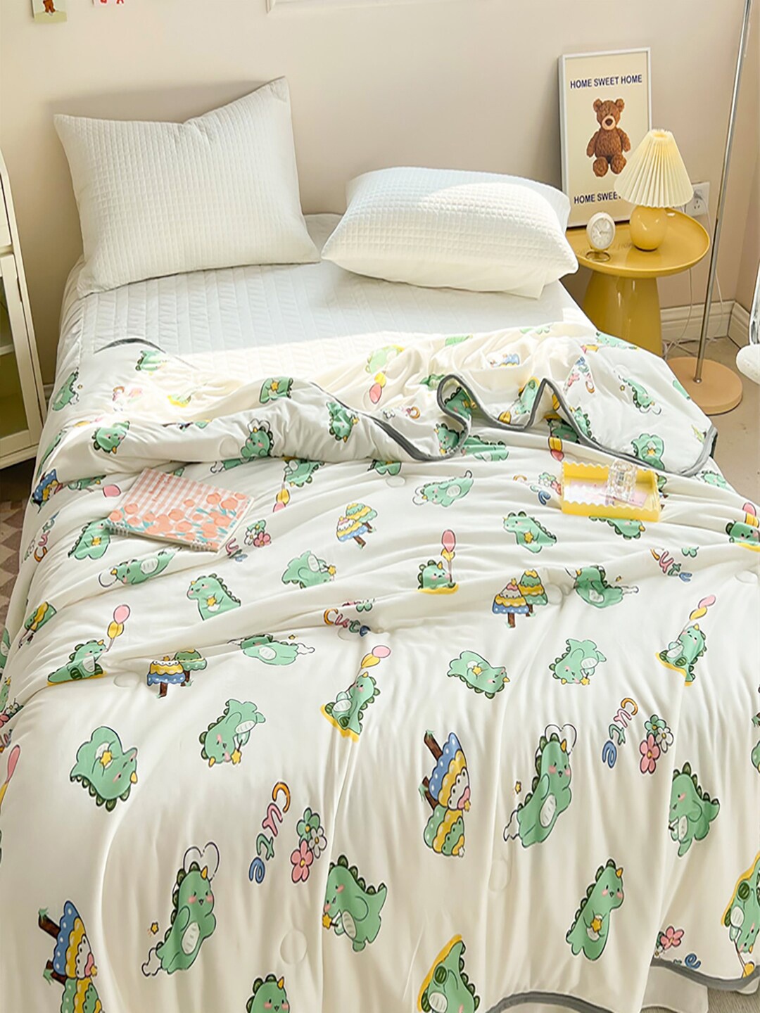 

JC HOME Off White Green Printed AC Room 400 GSM Double Bed Quilt