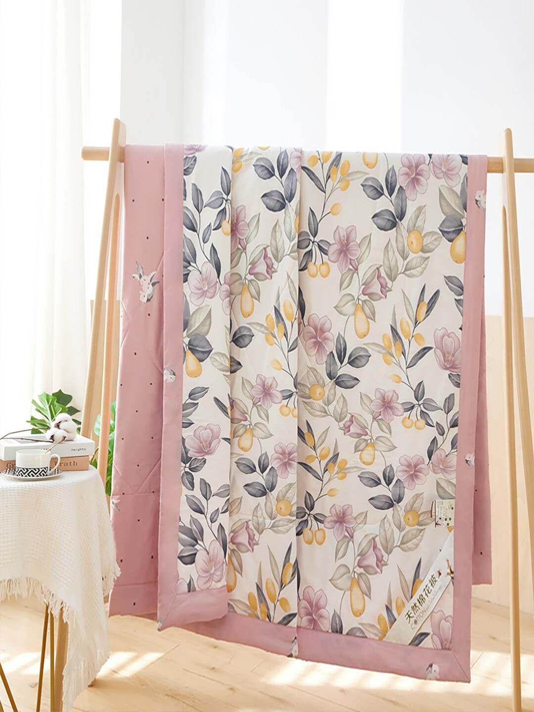 

JC HOME White & Peach-Coloured Floral Pure Cotton AC Room 350 GSM Single Bed Quilt