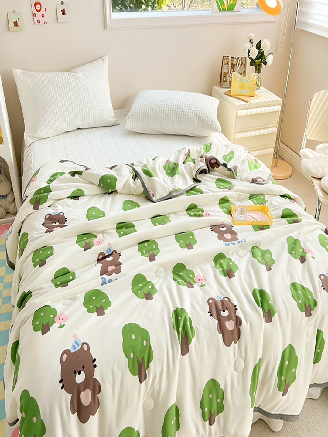 

JC HOME Cream-Coloured Green Cartoon Characters AC Room 400 GSM Double Bed Quilt