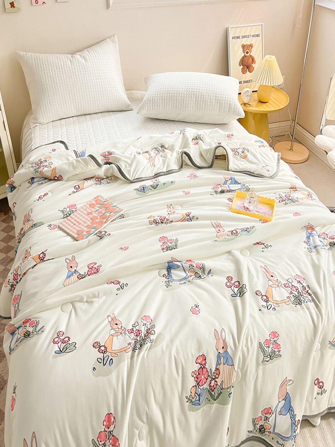 

JC Collection Cream-Coloured & Blue Floral AC Room 400 GSM Double Bed Quilt