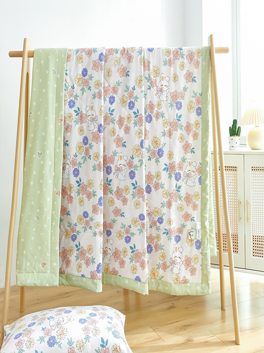 

JC HOME White & Yellow Floral Pure Cotton AC Room 350 GSM Single Bed Quilt