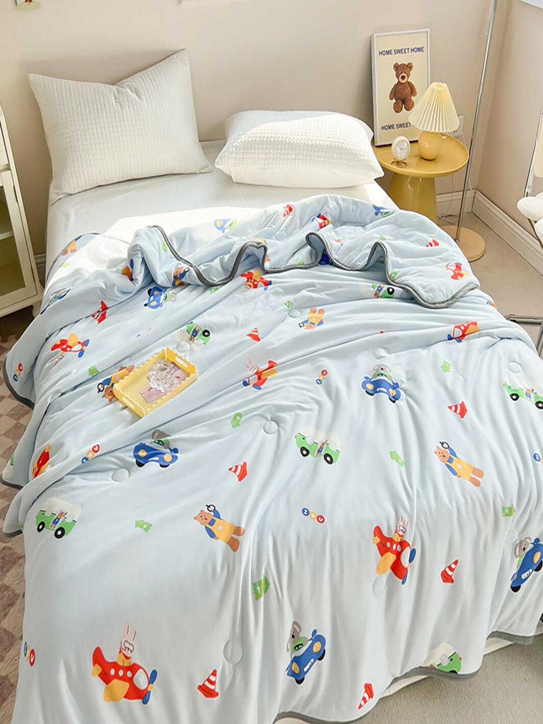 

JC HOME Blue & Red Conversational AC Room 400 GSM Double Bed Quilt