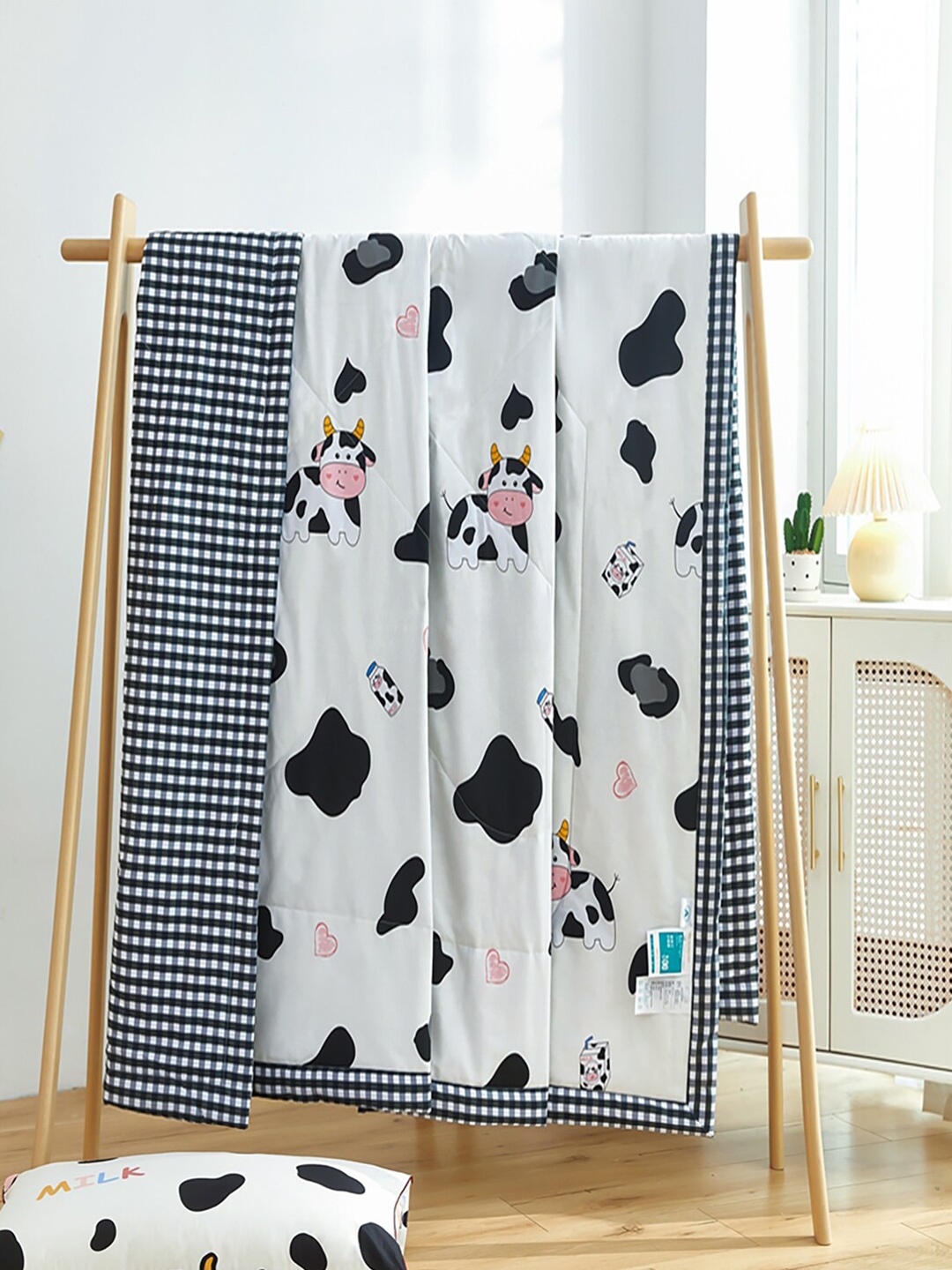 

JC HOME White Black Cartoon Characters AC Room 350 GSM Cotton Single Bed Quilt