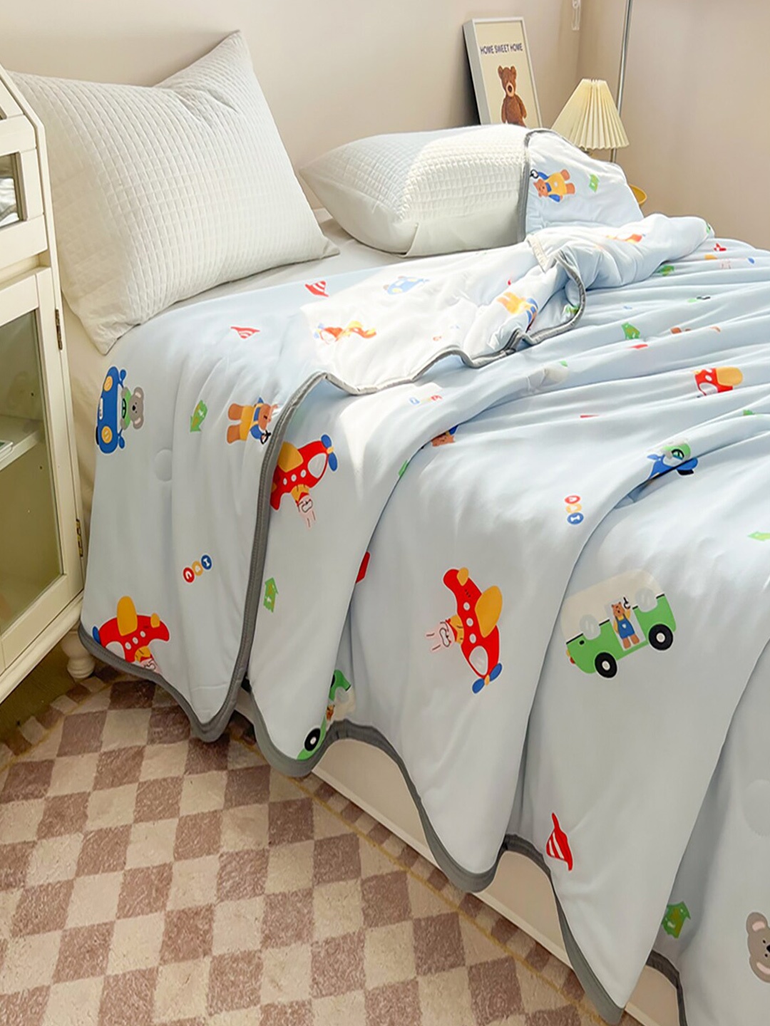 

JC HOME Blue Red Conversational Printed AC Room 400 GSM Double Bed Quilt