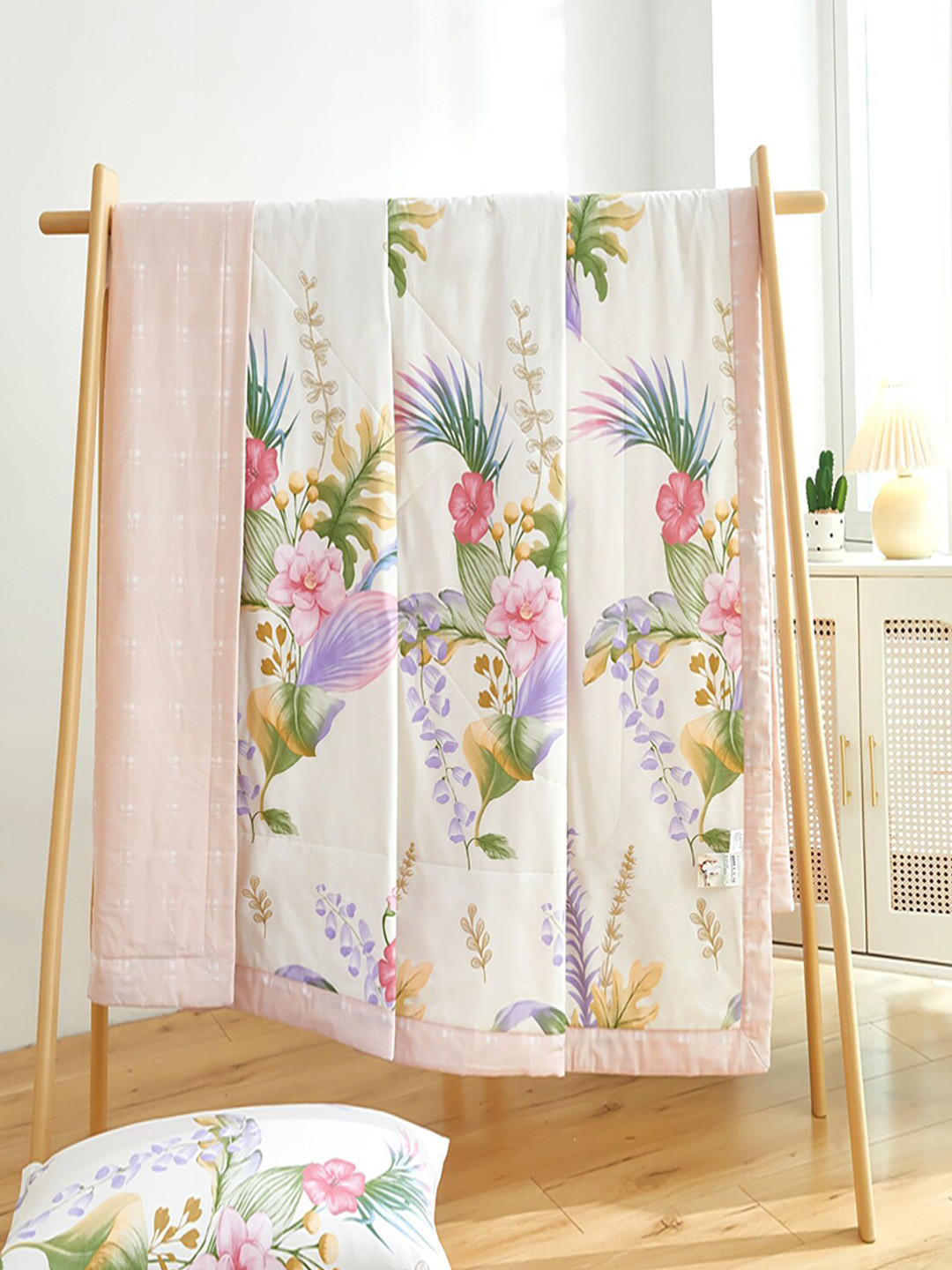 

JC HOME White & Pink Floral Pure Cotton AC Room 350 GSM Single Bed Quilt