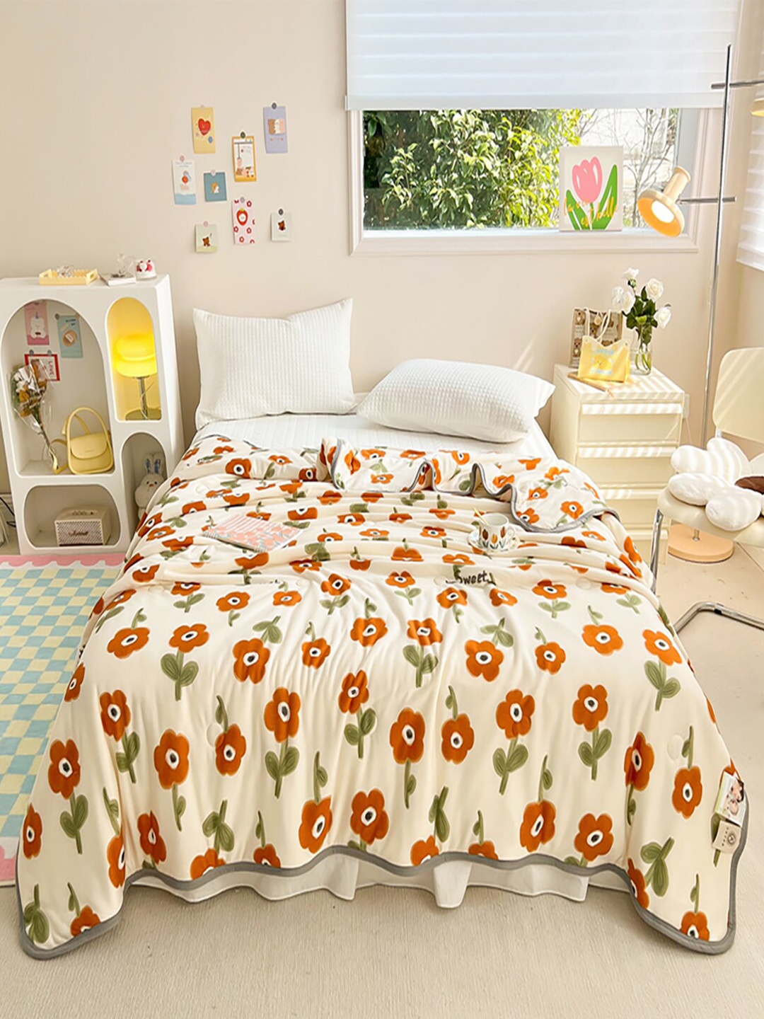 

JC HOME Cream-Coloured & Red Floral AC Room 400 GSM Single Bed Quilt