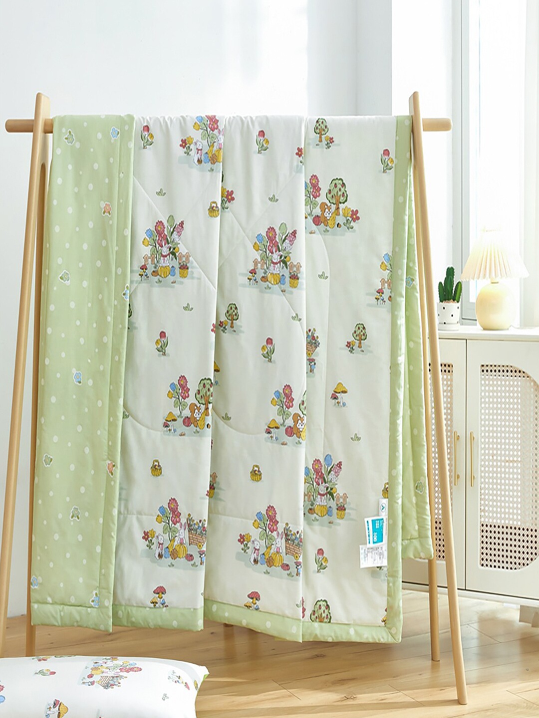 

JC HOME White & Green Floral Pure Cotton AC Room 350 GSM Single Bed Quilt