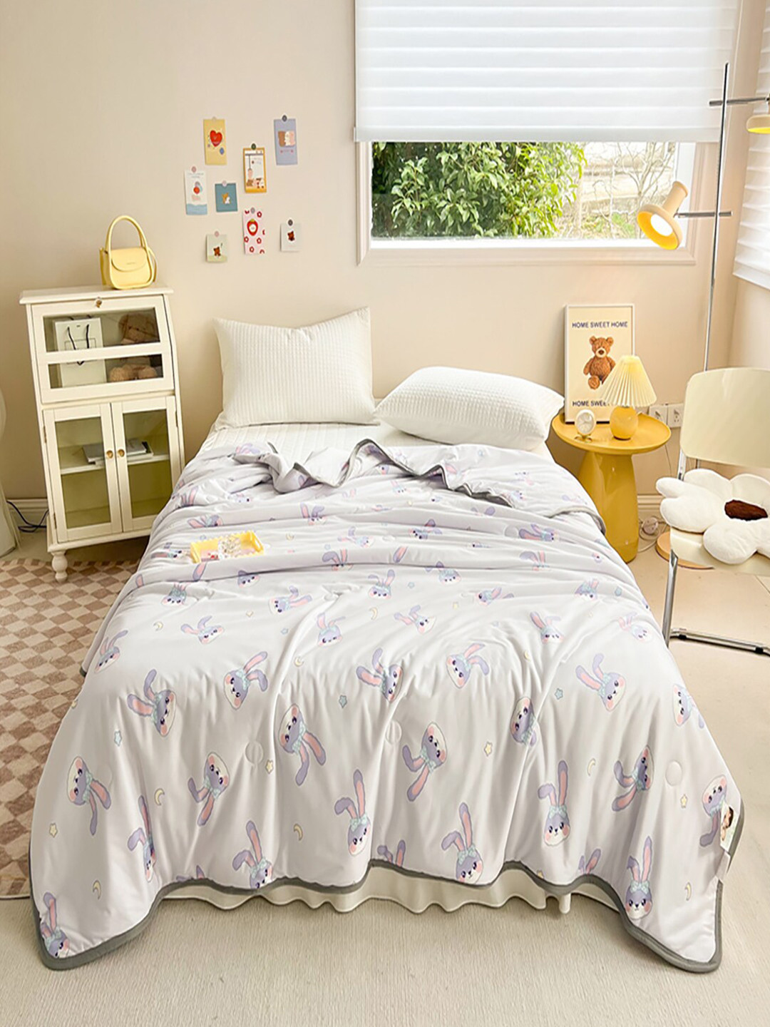 

JC HOME White & Purple Conversational AC Room 400 GSM Single Bed Quilt