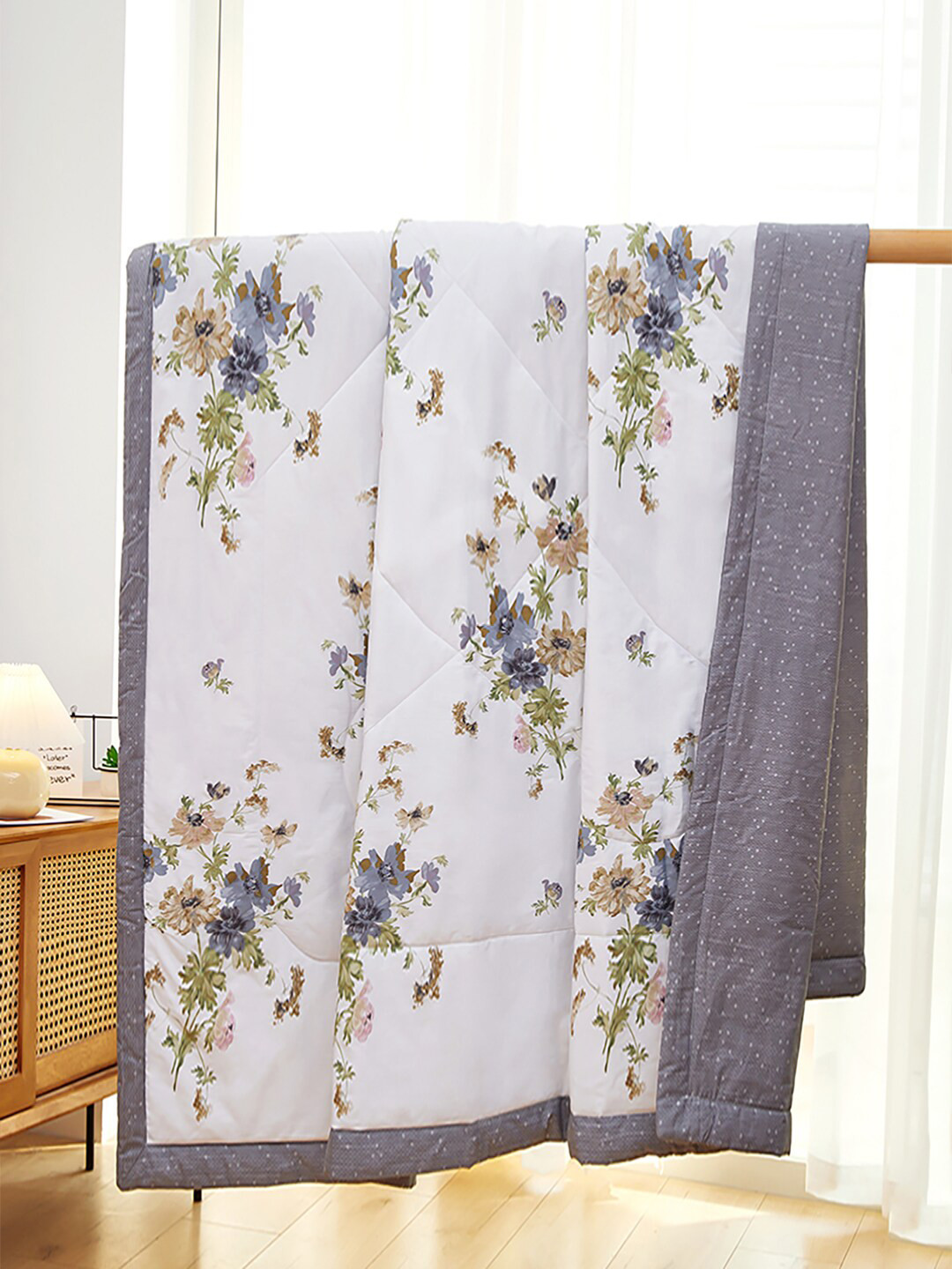 

JC HOME White & Grey Floral Pure Cotton AC Room 350 GSM Double Bed Quilt