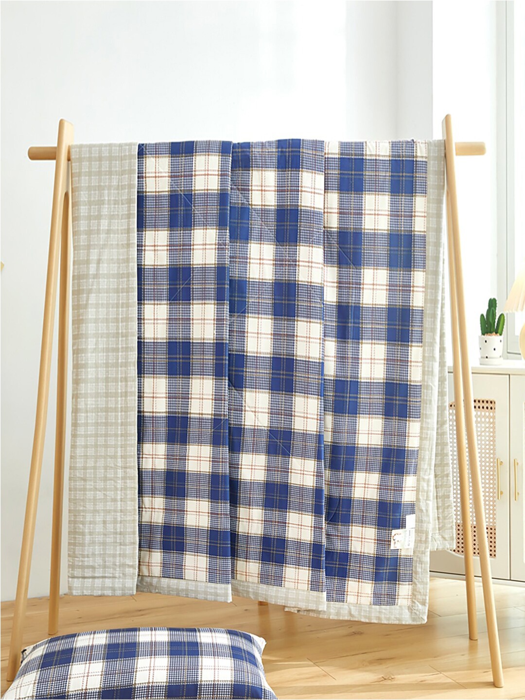 

JC HOME Blue White Checked Pure Cotton AC Room 350 GSM Single Bed Quilt