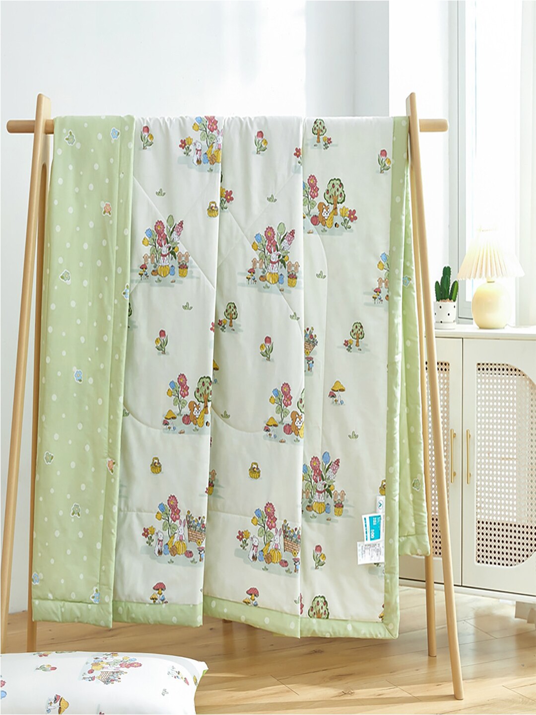 

JC HOME White & Green Conversational Pure Cotton AC Room 350 GSM Double Bed Quilt