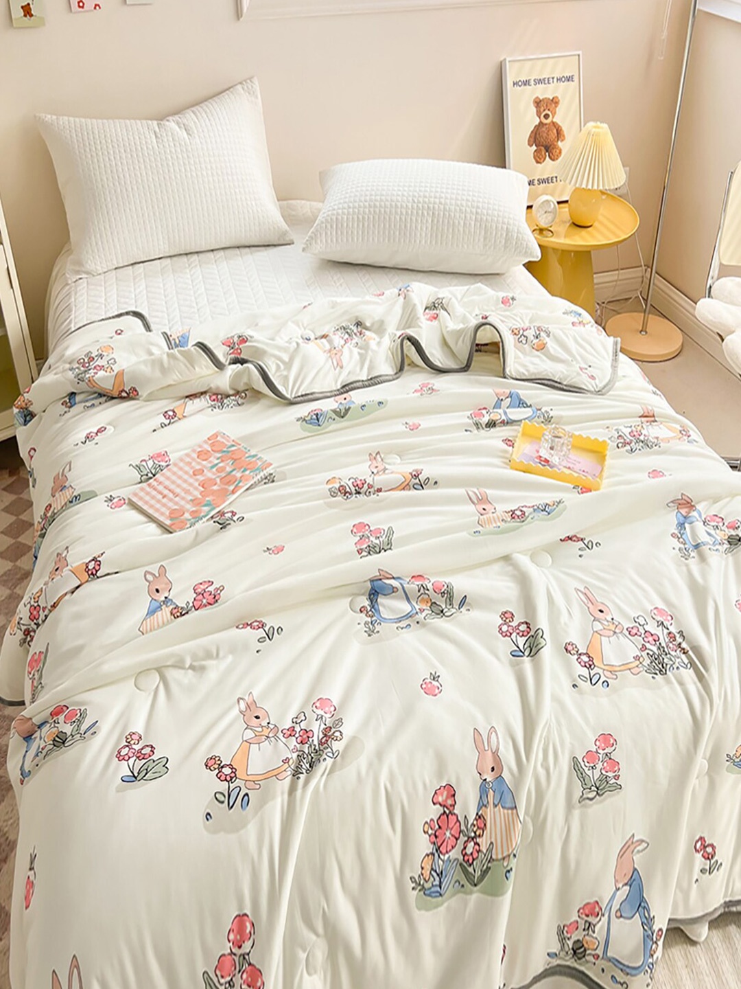

JC Collection White & Pink Floral AC Room 400 GSM Double Bed Quilt