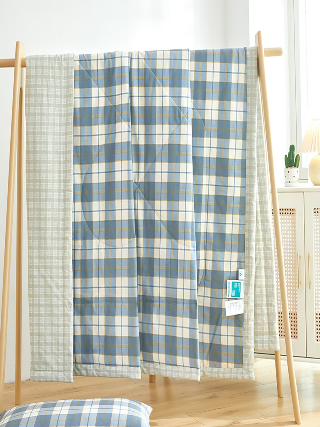 

JC HOME White & Blue Checked Pure Cotton AC Room 350 GSM Double Bed Quilt