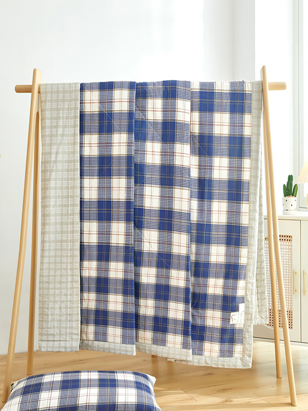 

JC HOME Blue & White Checked Pure Cotton AC Room 350 GSM Double Bed Quilt