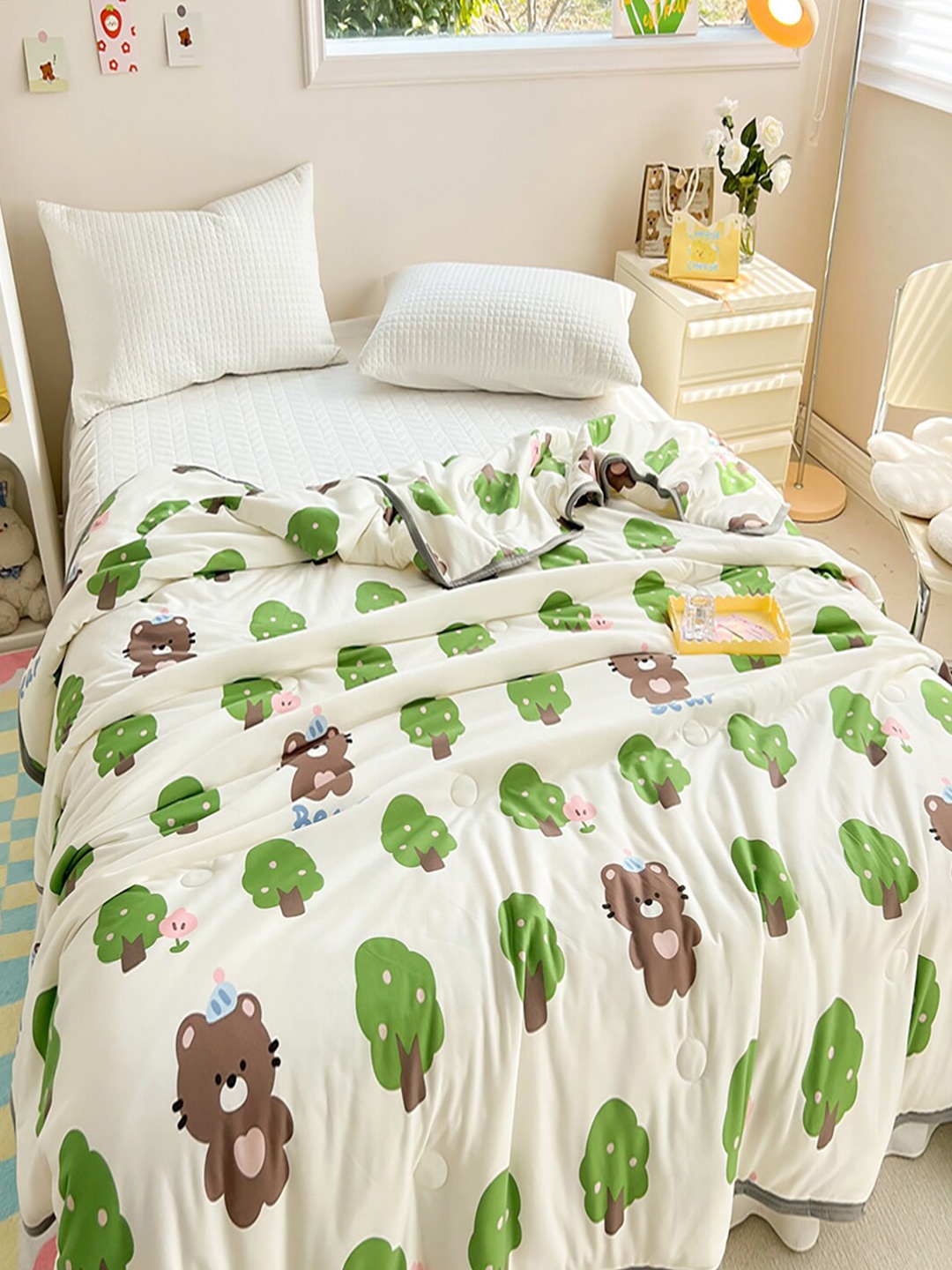 

JC HOME White & Green Cartoon Characters AC Room 400 GSM Double Bed Quilt